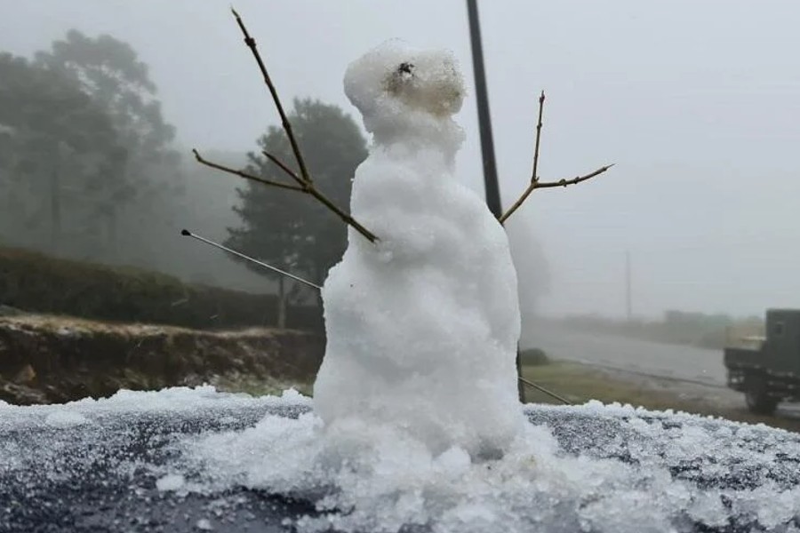 Frio fora de época fez nevar na Serra Catarinense na última terça-feira, 1