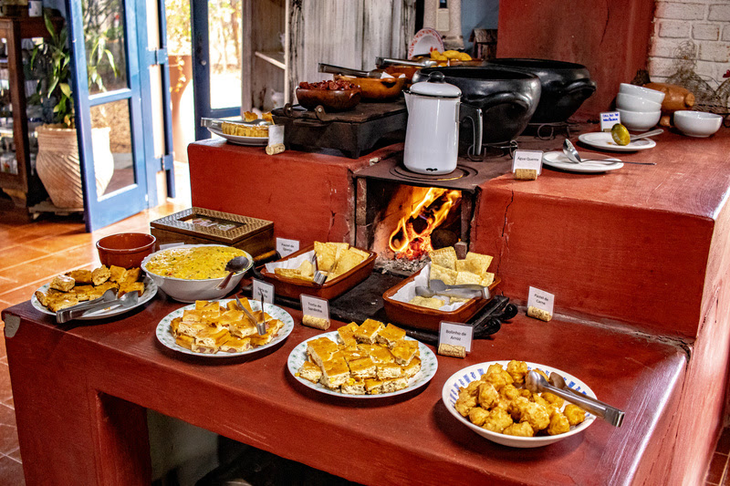  Quintal da Serra serve uma deliciosa comida caipira