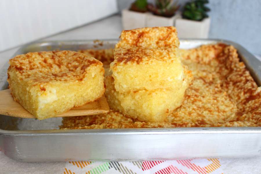 Bolo de caroço ou bolo de tapioca com queijo