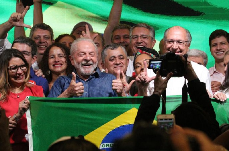 Lula faz enquete sobre a volta do horário de verão; veja como votar: