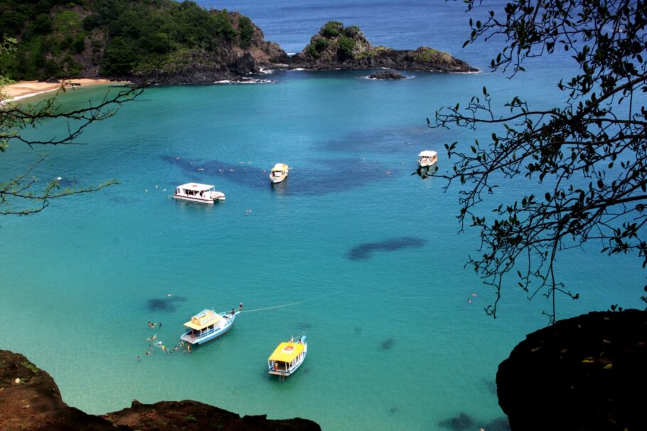 A preferida dos turistas brasileiros: a pernambucana Sancho em Fernando de Noronha