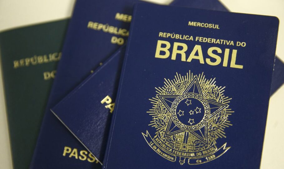 A emissão de novos passaportes está suspensa por falta de verba