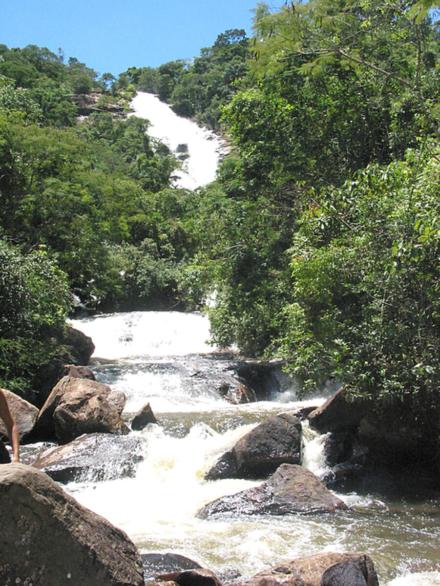 A cachoeira dos Pretos tem queda d’água de 154 metros de altura