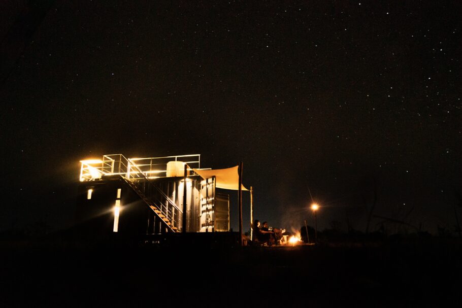 As cabanas no Quintal Espacial possibilitam resgatar práticas ancestrais, como acender uma fogueira enquanto contempla as estrelas@CasalTorres