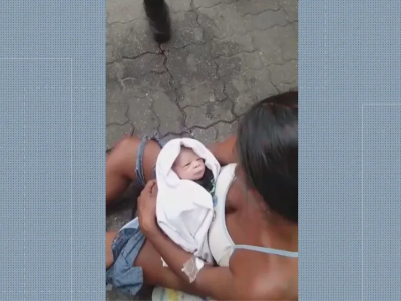 Bebê nascido na calçada é um menino chamado João Gabriel