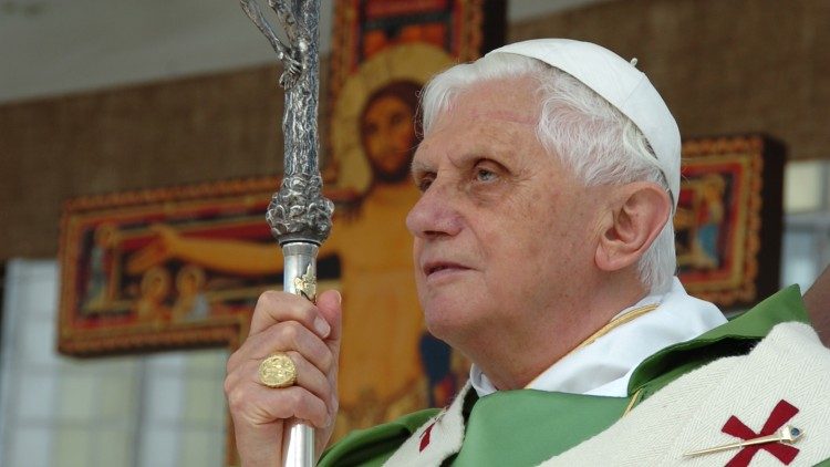 Primeiro papa a renunciar em quase 600 anos, a saúde de Joseph Ratzinger vinha se debilitando nos últimos anos