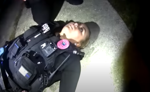 Vídeo: policial tem overdose ao ter contato com fentanil em blitz