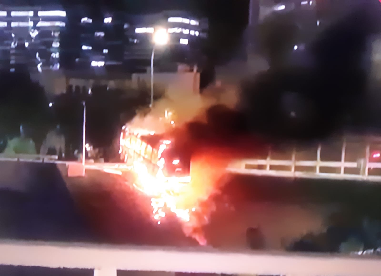 Vídeos: Noite de terrorismo; veja o que os bolsonaristas queimaram e depredaram em Brasília