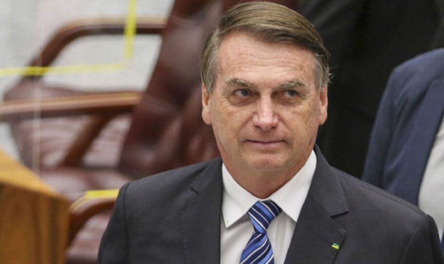 Moraes aceita pedido da PGR e inclui Bolsonaro em investigação sobre atos antidemocráticos em Brasília