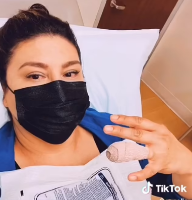 Mulher descobre câncer após lesão na manicure
