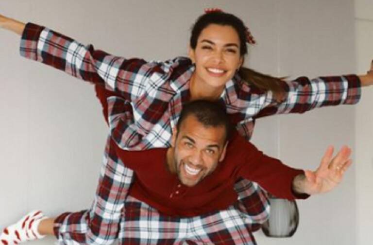 Esposa de Daniel Alves mostra ataques que recebe: 'Cúmplice de estuprador'