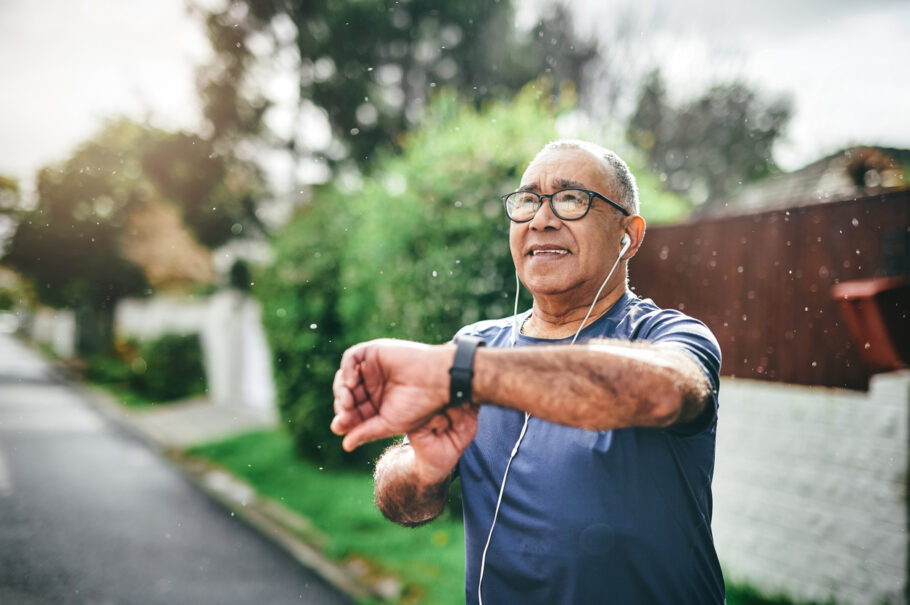 Segundo pesquisadores, apenas seis minutos de exercícios diários ajudam a retardar início do Alzheimer