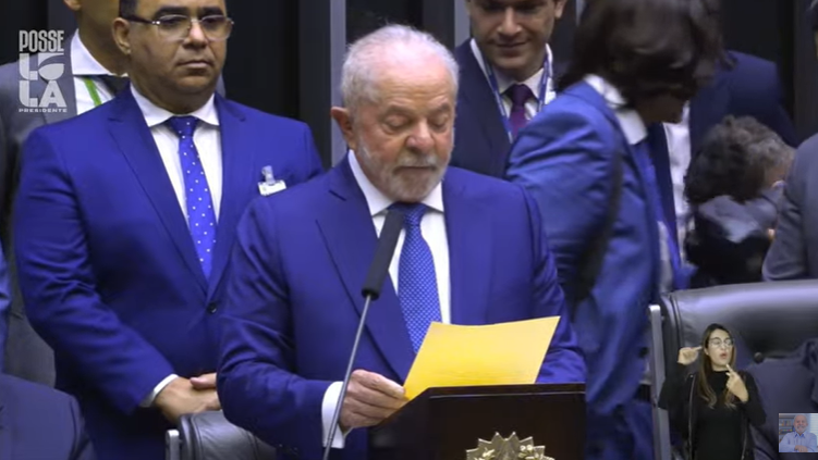 Lula fala em “democracia para sempre” e combate à fome em discurso de posse