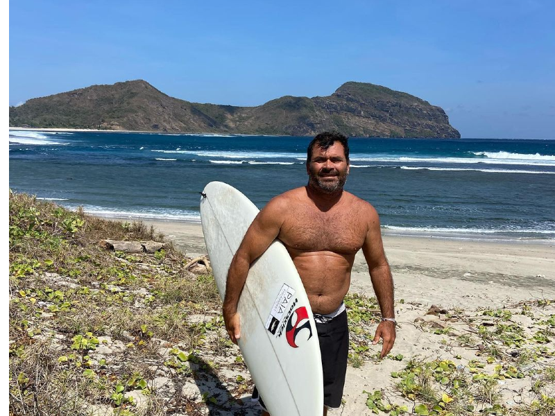 Surfista brasileiro Márcio Freire morre após queda em onda gigante de Nazaré