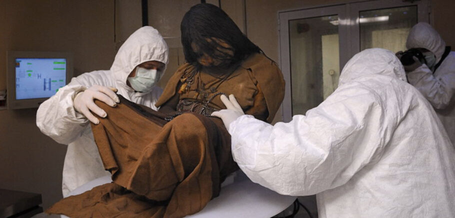 Múmia preservada de criança inca está exposta em museu de Salta