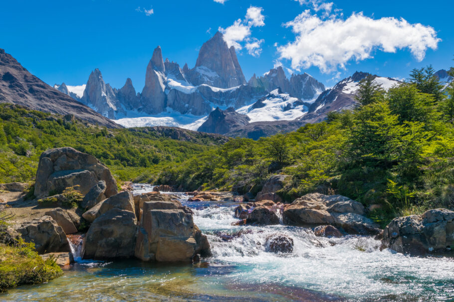 O monte Fitz Roy, um dos cartões-postais do Parque Nacional Los Glaciares, em El Chaltén