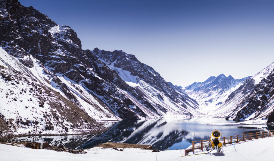 A icônica Laguna del Inca, que margeia a estação de esqui Portillo, no Chile