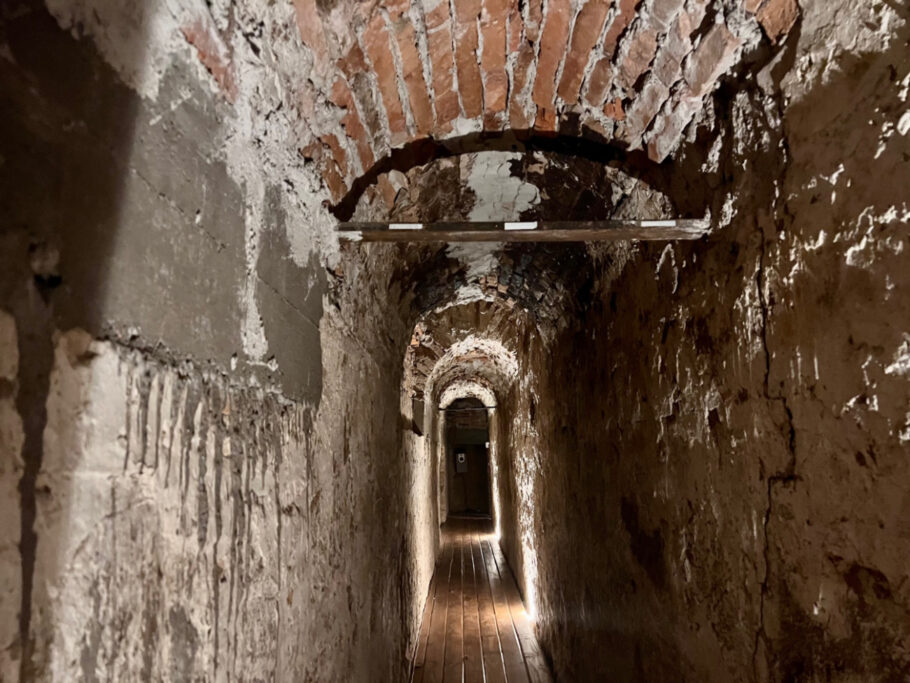 Passagens secretas do ex-mosteiro têm um metro de espessura e podem ser visitadas