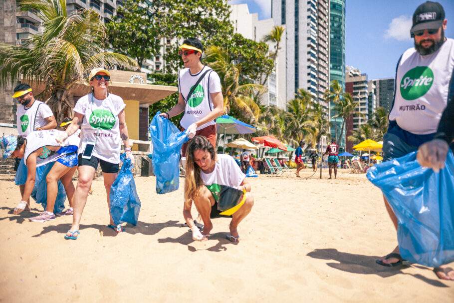 Sprite já retirou mais de 5 toneladas de plástico de praias, rios e lagoas de várias cidades do Brasil