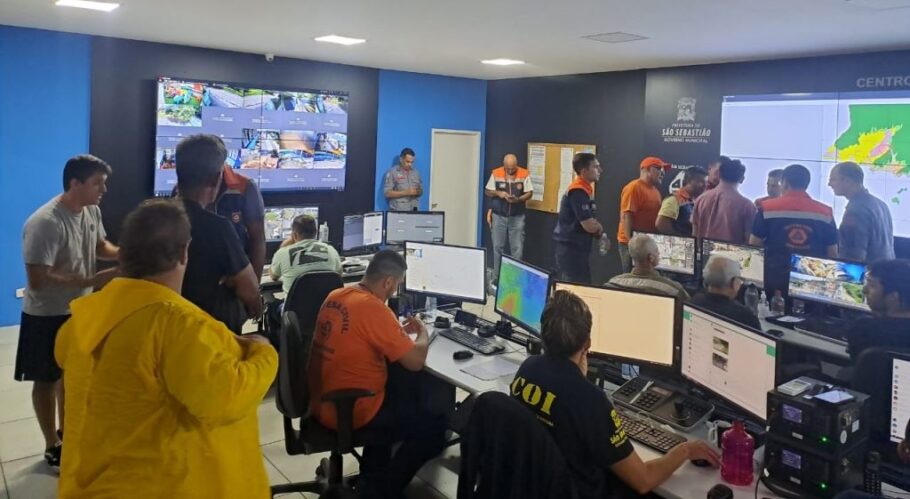 Equipes da Defesa Civil estão mobilizadas para a emergência no COI (Centro de Operações Integradas)