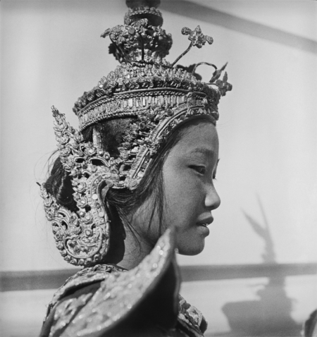 “Todos Iguais, Todos Diferentes?” provoca o público a refletir sobre a diversidade cultural | Luang Probang, Laos (1938)