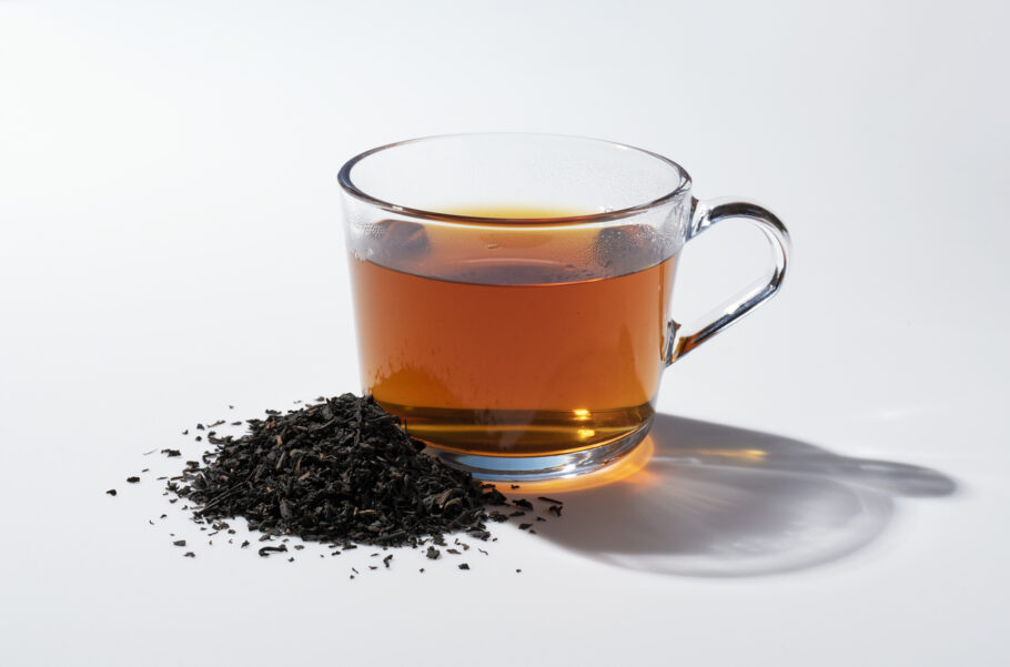 Chá preto acelera o metabolismo e ajuda no processo do corpo derreter gordura