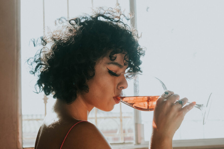 Consumo moderado de álcool, especialmente vinho, está associado a um menor risco de diabetes tipo 2