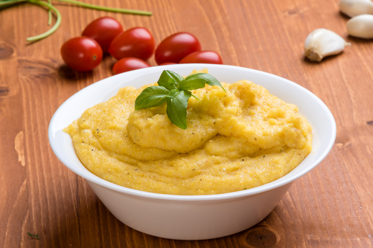 Receita tradicional de polenta de fubá com um toque especial