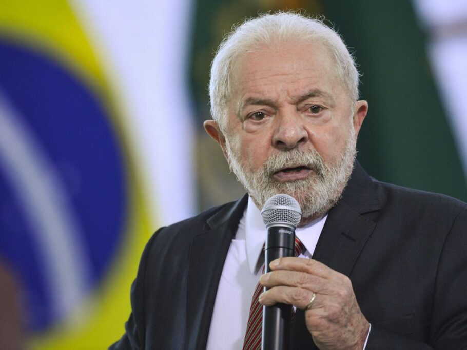 O presidente Luiz Inácio Lula da Silva enfrenta dores causadas por bursite