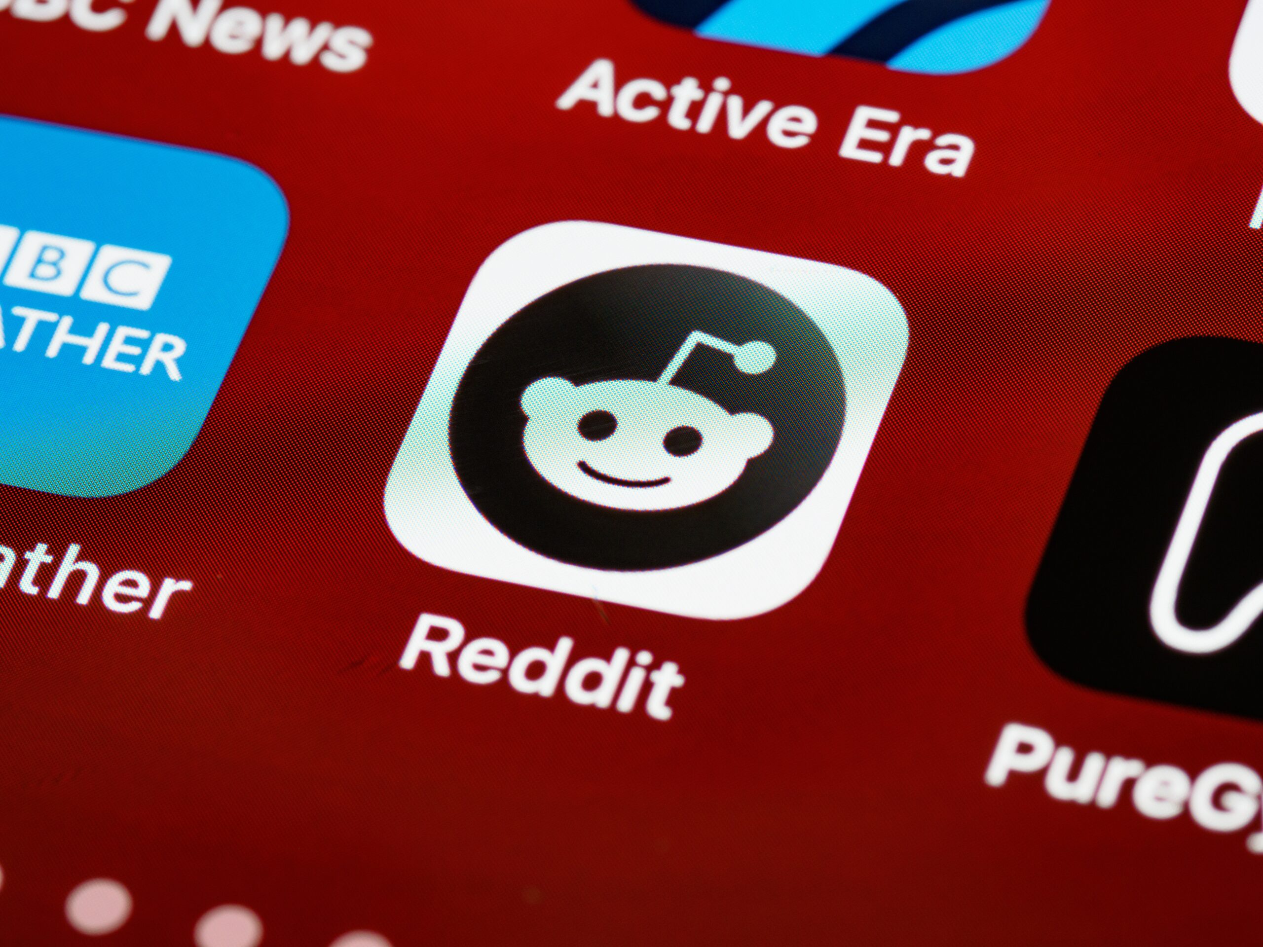 Apesar de seu atraso para o crescimento no país, O Reddit já é o décimo site mais acessado do mundo, com um número gigantesco de usuários ativos e publicações diárias