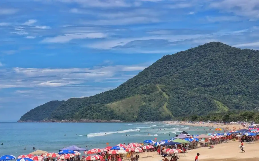 Vista da praia de Maresias, em São Sebastião, uma das mais badaladas do litoral norte de SP
