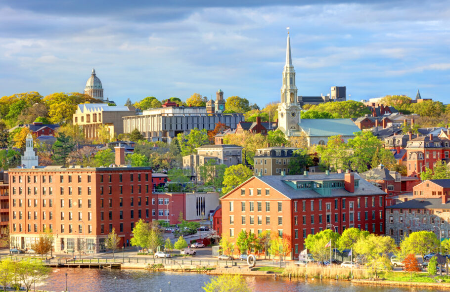 Providence é a capital e a cidade mais populosa de Rhode Island, um dos destinos para incluir na lista