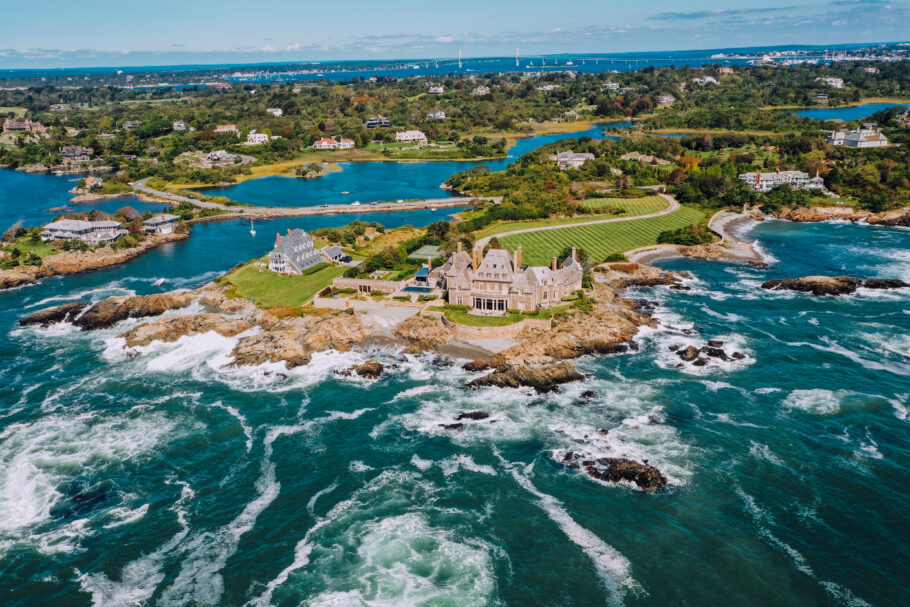 Vista do Ocean House, histórico hotel à beira-mar em Rhode Island, nos EUA
