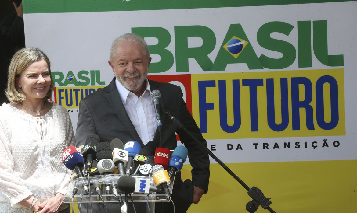 Salário mínimo sobe para R$ 1.320 e Lula aumenta faixa de isenção do IR