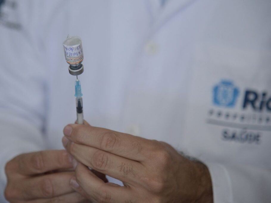 Brasil começa a aplicar vacina bivalente da covid nesta segunda-feira