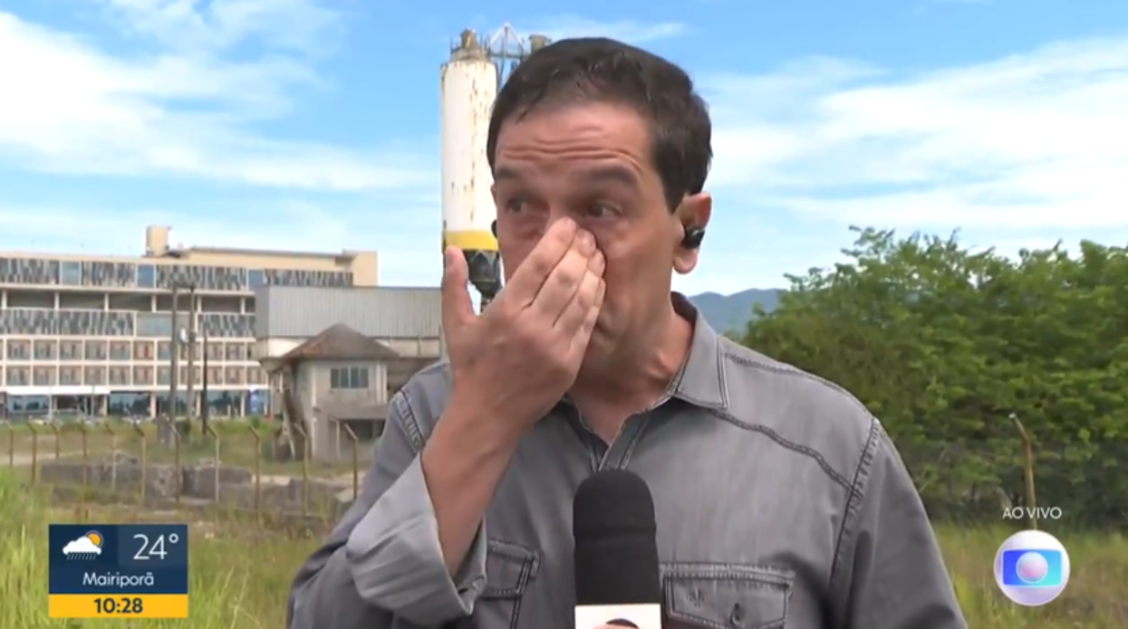Repórter da Globo, Walace Lara não contém as lágrimas ao comentar tragédia no litoral de SP