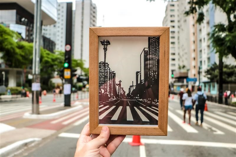 Sesc Avenida Paulista recebe artistas que expõem seus trabalhos nas ruas do entorno