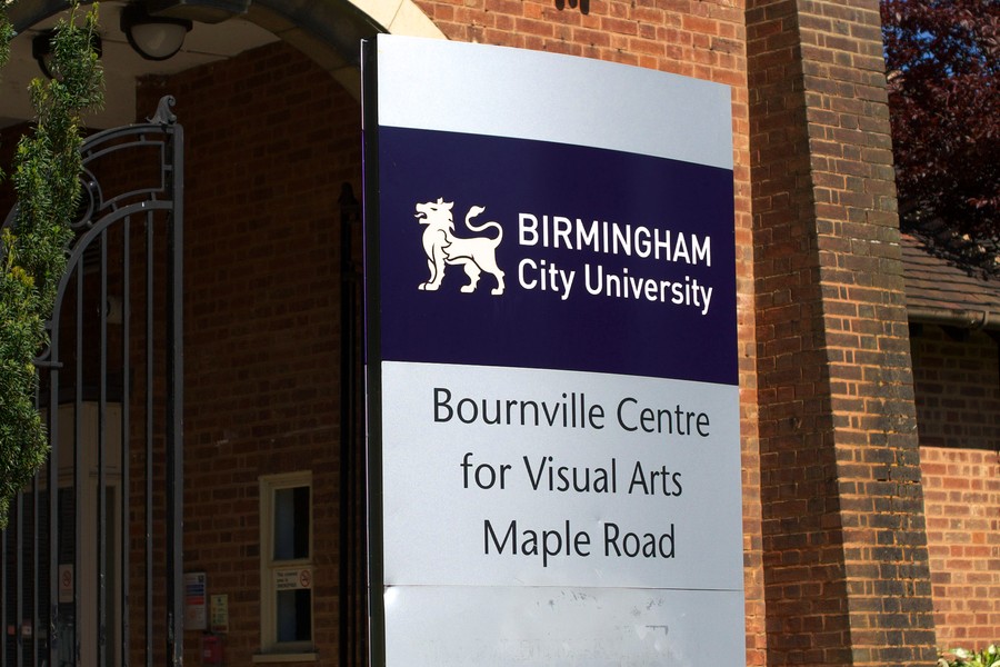 British Council oferece bolsas de estudos integrais exclusivas para mulheres em universidades britânicas