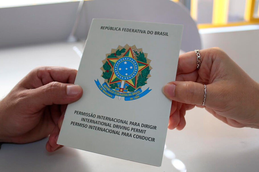 A PID, “carteira de motorista internacional”, permite que brasileiros dirijam em mais de 100 países