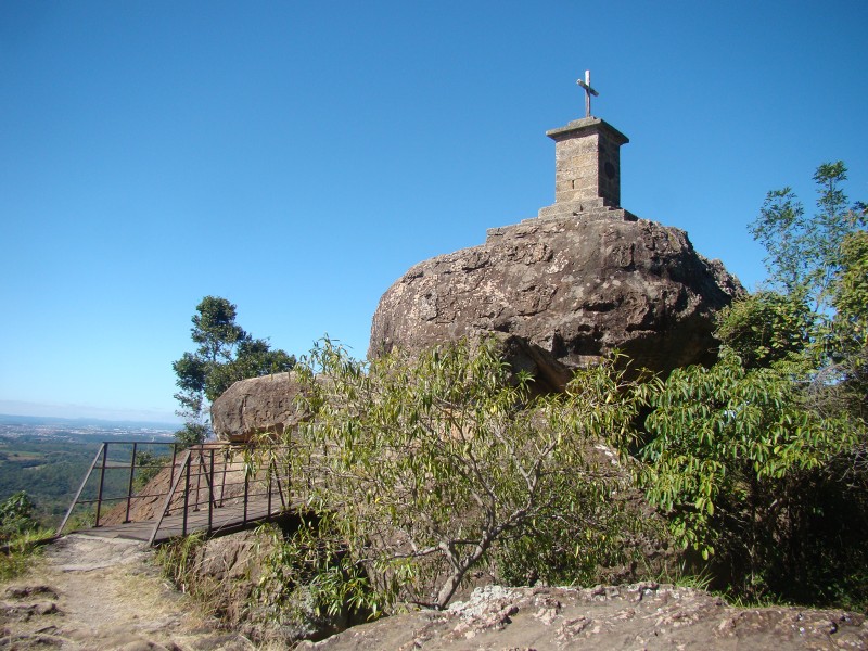 Monumento a Varnhagen, um dos atrativos da Floresta Nacional de Ipanema, na região de Araçoiaba da Serra (SP)