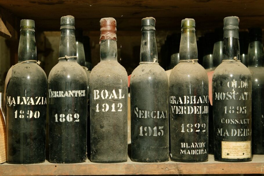 Além do vinho Madeira fortificado (foto), muitos produtores produzem vinhos de mesa