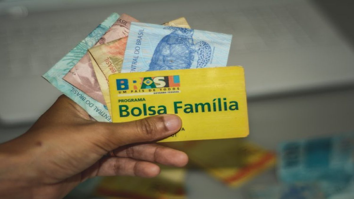 Governo Lula começa a pagar novo Bolsa Família; Saiba valores e quem tem direito