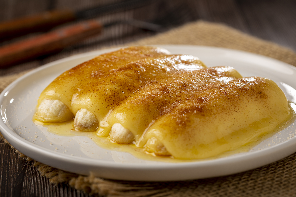 A cartola nordestina leva banana e queijo coalho