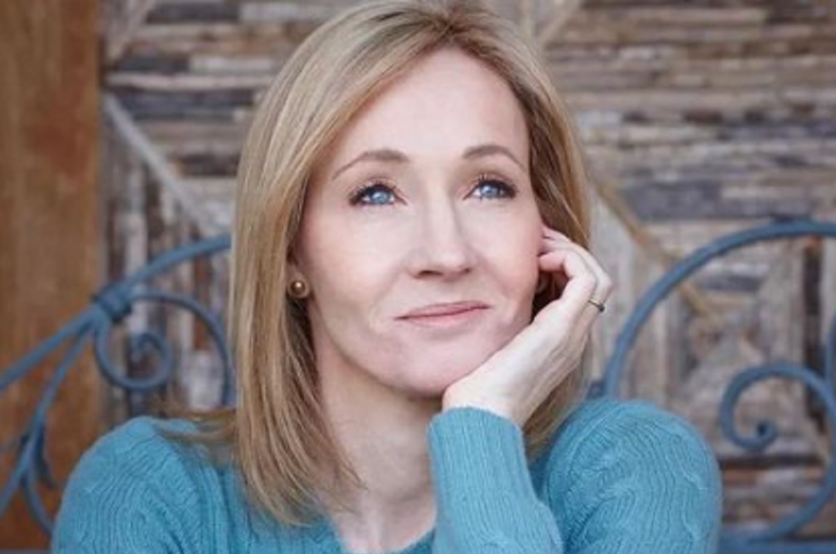 J.K. Rowling diz que não se arrepende de falas transfóbicas