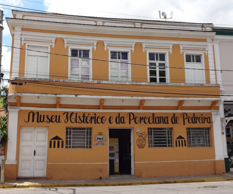 Fachada do Museu Histórico e da Porcelana de Pedreira (SP)