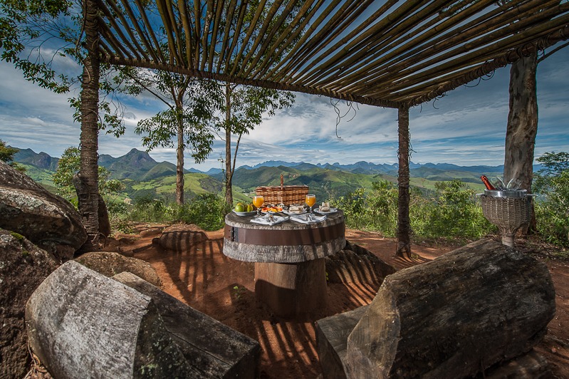 O hotel Rosa dos Ventos, em Teresópolis, oferece uma bela vista da serra