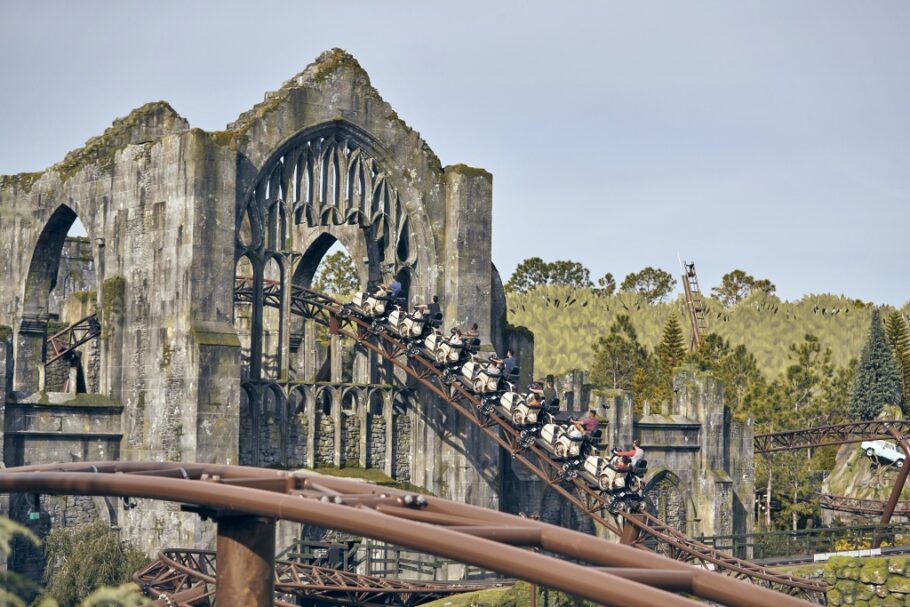 Uma das subidas da montanha-russa do Hagrid, na Universal Orlando