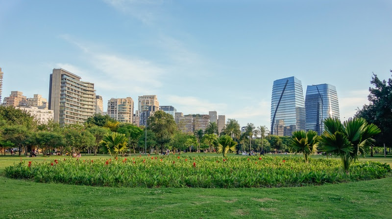 Parque do Povo, em Sao Paulo, Brazil with buildings and a cloudy sky; Shutterstock ID 2102151487; purchase_order: MKT; job: BLOG; client: FUJIFILM; other: