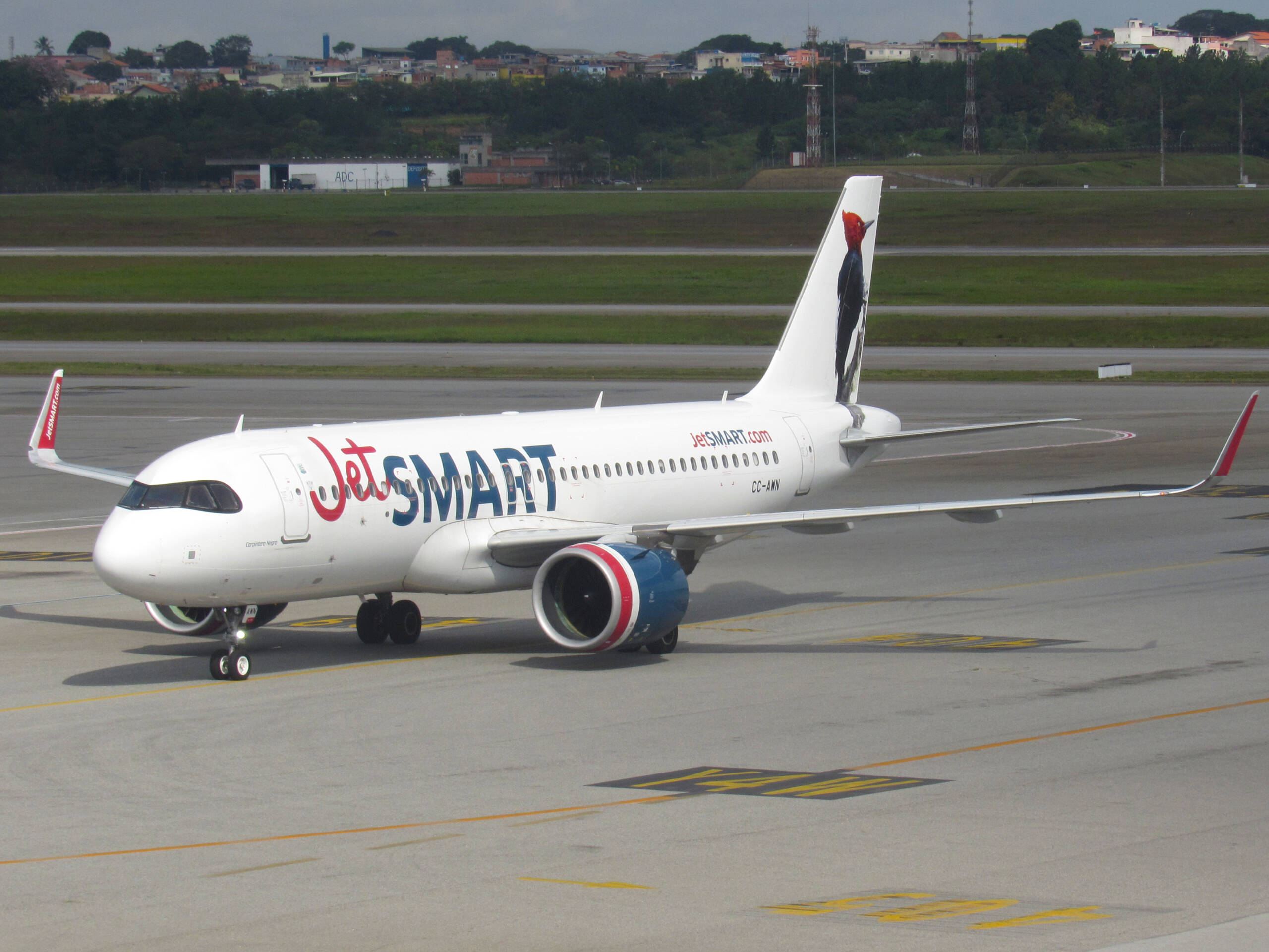 JetSMART lança assinatura de voos ilimitados; ação vale no Brasil