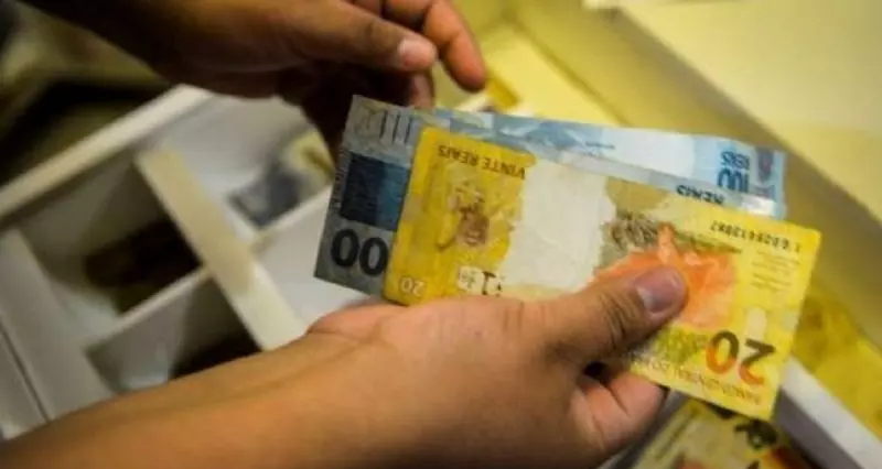Essa nota de R$ 10 pode valer até R$ 4 mil; confira seu bolso e carteira